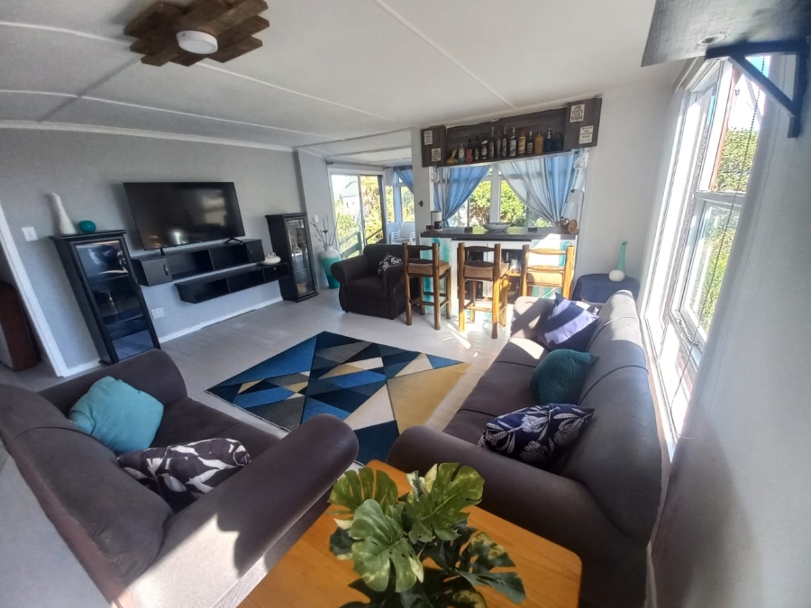 5 Bedroom Property for Sale in C Place Eastern Cape